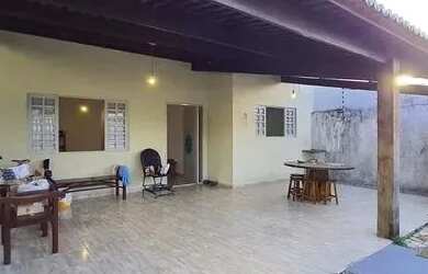 Imagem: A casa possui 3 Dormitórios, 3 Banheiros, 2 Vagas na garagem