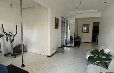 Imagem 9: Casa com piscina sol nascente &gt