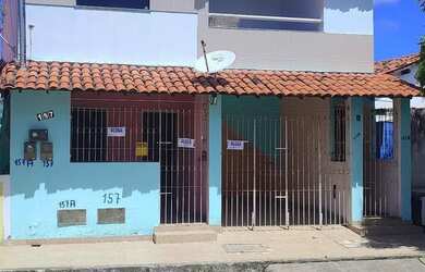 Imagem: A casa possui 2 Dormitórios, 1 Banheiro, Varanda e está localizado