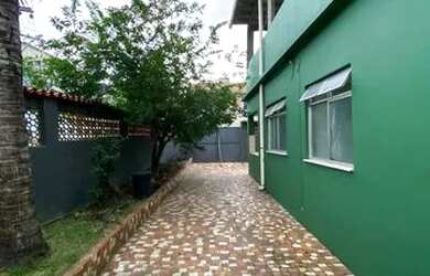 Imagem: A casa possui 2 Dormitórios, 1 Banheiro, 3 Vagas na garagem