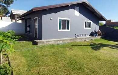 Imagem: A casa possui 2 Dormitórios, 2 Banheiros, 4 Vagas na garagem