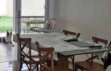 Imagem: A casa em condomínio possui 3 Dormitórios, 2 Banheiros, 3