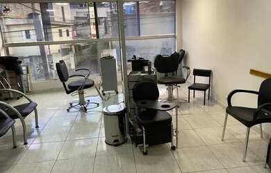 Imagem: A casa possui 4 Dormitórios, 3 Banheiros, 2 Vagas na garagem