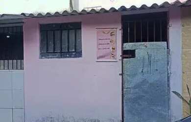 Imagem: A casa possui 2 Dormitórios e 1 Banheiro e está localizado