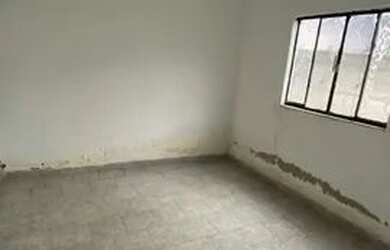 Imagem: A casa possui 1 Dormitório e 1 Banheiro e está localizado