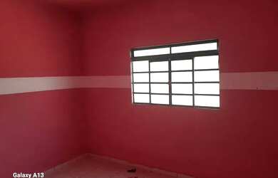 Imagem: A casa possui 2 Dormitórios, 1 Banheiro e 4 Vagas na garagem