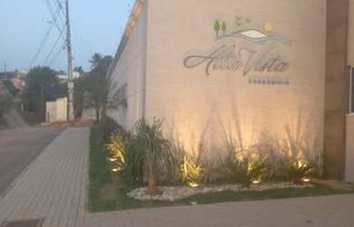 Imagem: A casa possui 3 Dormitórios, 2 Banheiros, 4 Vagas na garagem