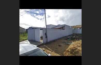 Imagem: A casa possui 2 Dormitórios, 1 Banheiro, 2 Vagas na garagem