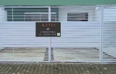 Imagem: A casa possui 3 Dormitórios, 2 Banheiros, 2 Vagas na garagem