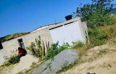 Imagem 12: Vendo lindo terreno todo murado de tijolo de bloco com frutas e com pequena...