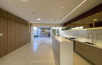 Imagem: A casa em condomínio possui 3 Dormitórios, 1 Banheiro, 2 Vagas