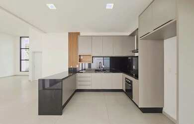 Imagem: A casa em condomínio possui 3 Dormitórios, 4 Banheiros, 4