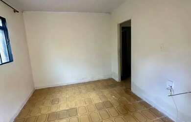 Imagem: A casa possui 2 Dormitórios, 1 Banheiro, 70m² de Área e