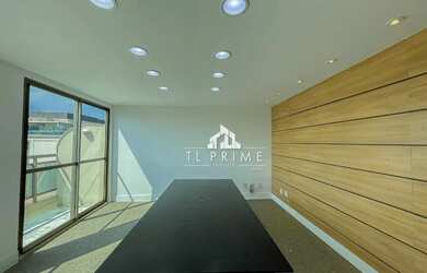 Imagem: O depósito possui 1 Vaga na garagem e 111m² de Área e está