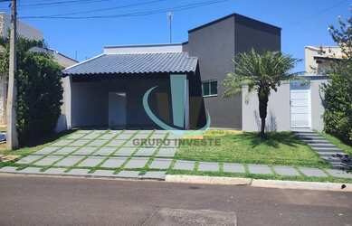 Imagem: A casa em condomínio possui 3 Dormitórios, 3 Banheiros, 2