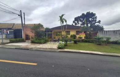 Imagem: A casa possui 5 Dormitórios, 4 Banheiros, 4 Vagas na garagem