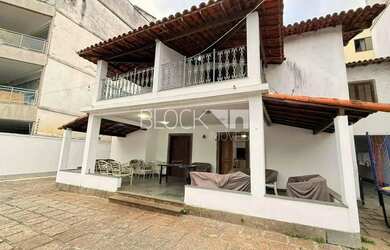 Imagem: A casa possui 3 Dormitórios, 1 Banheiro, 4 Vagas na garagem