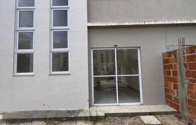 Imagem: A casa possui 2 Dormitórios, 1 Banheiro, 2 Vagas na garagem