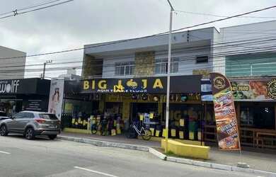 Imagem 2: Amplo imóvel com sala comercial e residência à venda no bairro São...