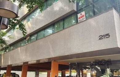 Imagem: O depósito possui 1 Vaga na garagem, 37m² de Área e está