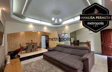 Imagem: A casa possui 3 Dormitórios, 3 Banheiros, 4 Vagas na garagem