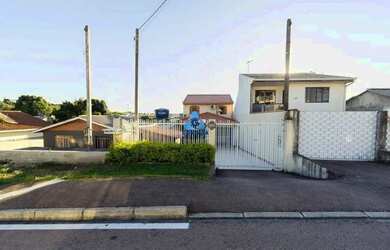 Imagem: A casa possui 3 Dormitórios, 1 Banheiro, 3 Vagas na garagem