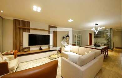 Imagem: A casa possui 5 Dormitórios, 5 Banheiros, 4 Vagas na garagem