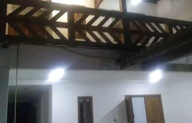 Imagem: A casa possui 4 Dormitórios, 3 Banheiros, 2 Vagas na garagem