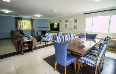 Imagem: A casa possui 3 Dormitórios, 5 Banheiros, 3 Vagas na garagem