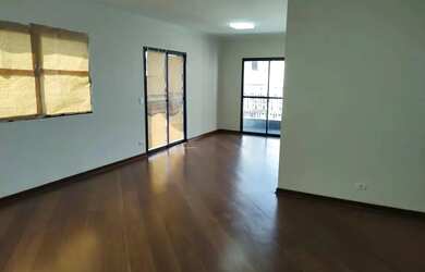 Imagem: O apartamento possui 3 Dormitórios, 1 Banheiro, 2 Vagas na