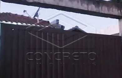 Imagem: A casa possui 2 Dormitórios, 1 Banheiro, 2 Vagas na garagem