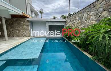 Imagem: A casa em condomínio possui 5 Dormitórios, 5 Banheiros, 2