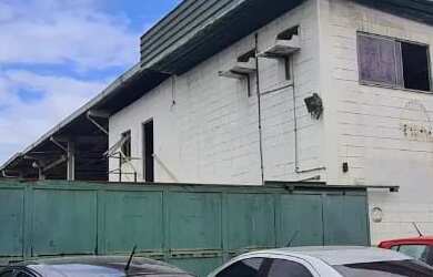 Imagem: O depósito possui 5 Vagas na garagem, 3.200m² de Área e