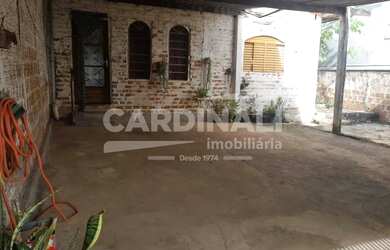 Imagem: A casa possui 3 Dormitórios, 1 Banheiro, 4 Vagas na garagem