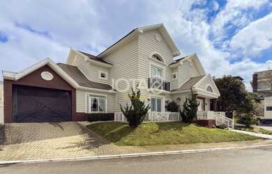 Imagem: A casa em condomínio possui 4 Dormitórios, 5 Banheiros, 2