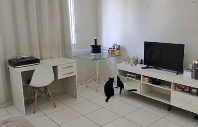 Imagem: O apartamento possui 2 Dormitórios, 1 Banheiro, 1 Vaga na garagem