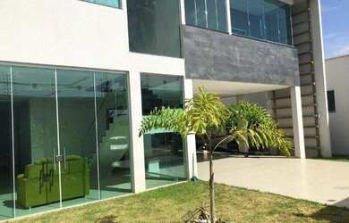 Imagem: A casa possui 3 Dormitórios, 2 Banheiros, 1 Vaga na garagem