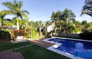 Imagem: A casa em condomínio possui 5 Dormitórios, 5 Banheiros, 4