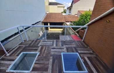 Imagem: A casa possui 4 Dormitórios, 5 Banheiros, 3 Vagas na garagem