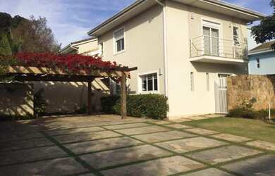 Imagem: A casa em condomínio possui 4 Dormitórios, 5 Banheiros, 5