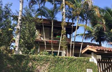 Imagem: A casa possui 2 Dormitórios, 2 Banheiros, 2 Vagas na garagem