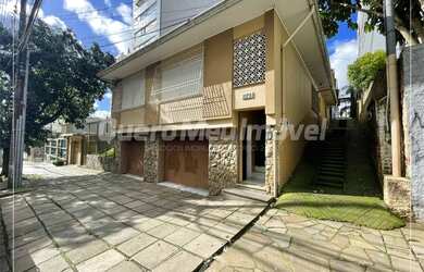 Imagem: A casa possui 2 Dormitórios, 2 Banheiros, 2 Vagas na garagem