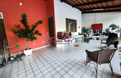 Imagem: A casa possui 3 Dormitórios, 4 Banheiros, 2 Vagas na garagem