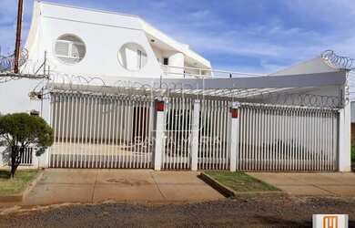 Imagem: O depósito possui 5 Vagas na garagem, 463m² de Área e está