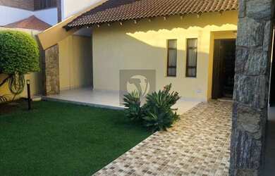 Imagem: A casa à venda possui 5 Dormitórios, 4 Banheiros, 4 Vagas