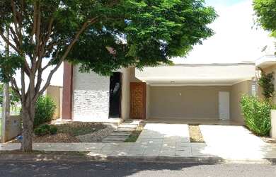 Imagem: A casa em condomínio possui 3 Dormitórios, 4 Banheiros, 4