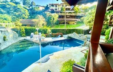 Imagem: A casa em condomínio possui 4 Dormitórios, 5 Banheiros, 5