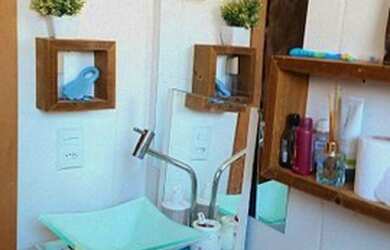 Imagem: O apartamento possui 2 Dormitórios, 1 Banheiro, 1 Vaga na garagem