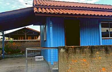 Imagem: A casa possui 325m² de Área e está localizado em Imbituba