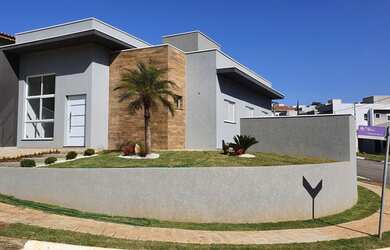 Imagem: A casa em condomínio possui 3 Dormitórios, 3 Banheiros, 2